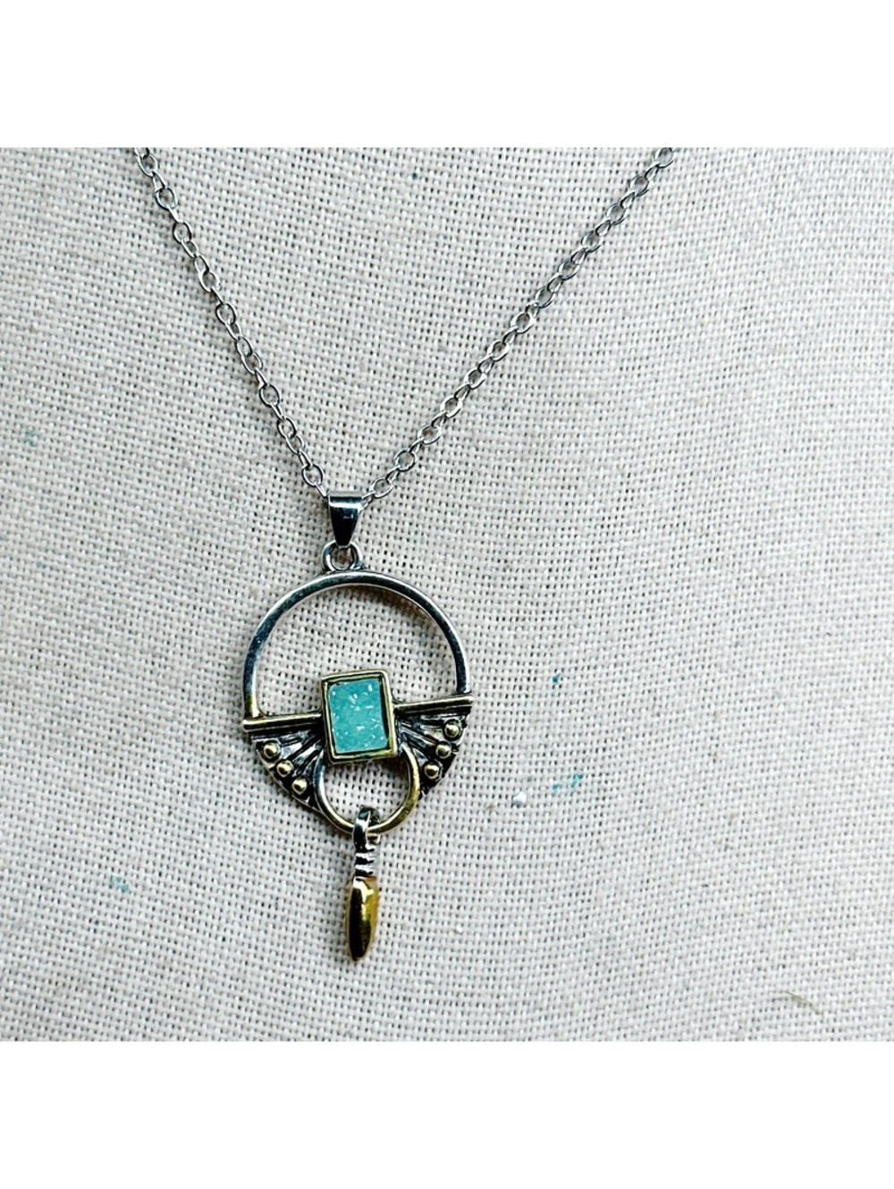 2550mc. Mint Art Deco Necklace